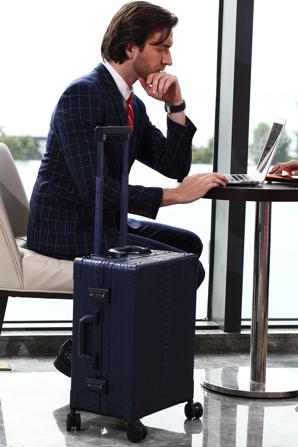 Aleon Vertical Carry-On Business 21" Onyx - SChwarz | jetzt online kaufen  auf Koffer.de ✓
